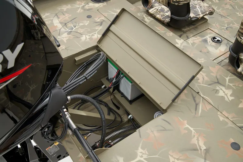 Slide: The Image of Tracker Grizzly 1754 SC 2026 - 45