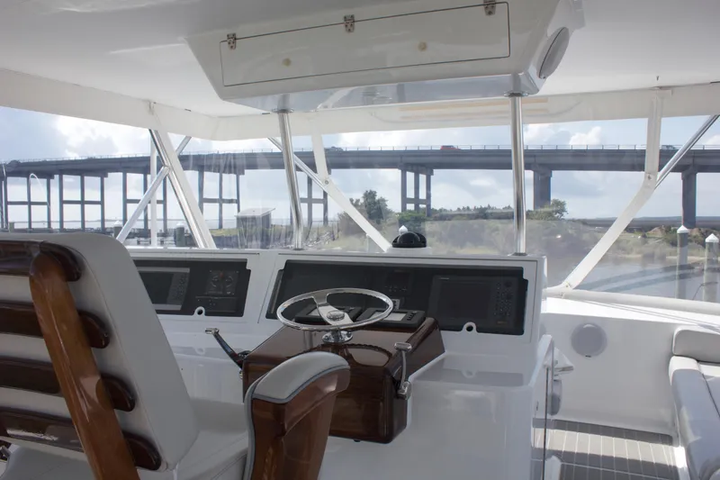Slide: The Image of Interior view of 2004 Hudson Custom Carolina yacht. - 20