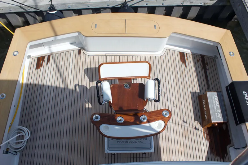 Slide: The Image of 2004 Hudson Custom Carolina boat deck with fishing chair. - 29