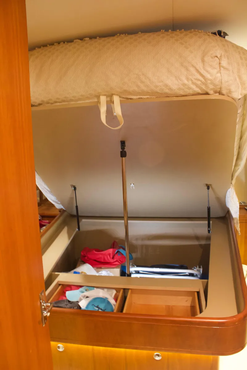 Slide: The Image of Hudson Custom Carolina 2004 bed with storage underneath. - 40