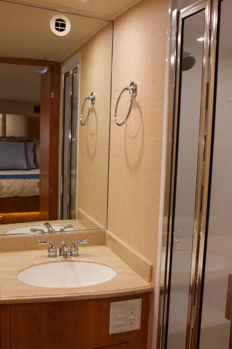 Slide: The Image of Bathroom in 2004 Hudson Custom Carolina with mirror and shower. - 41