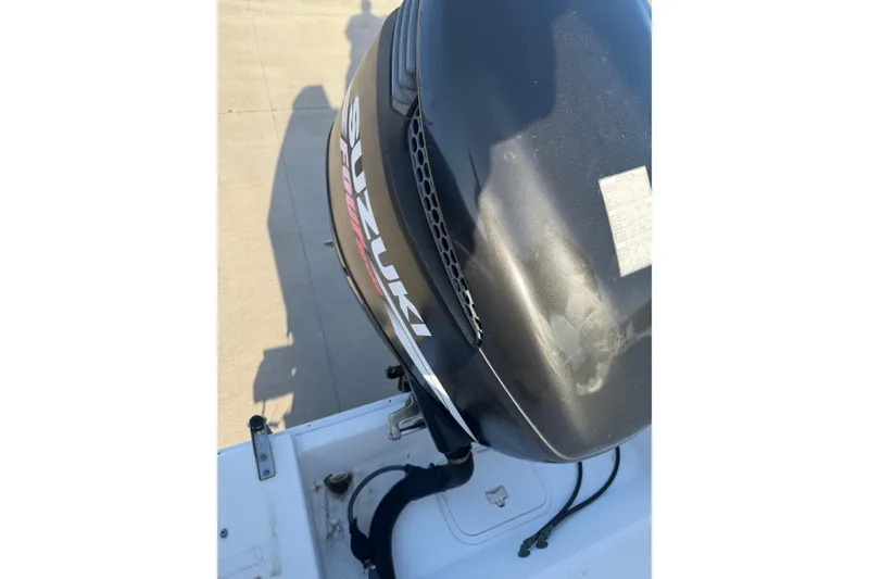 Slide: The Image of Outboard motor on 2007 PROLINE 23 Sport boat, featuring Suzuki branding. - 17