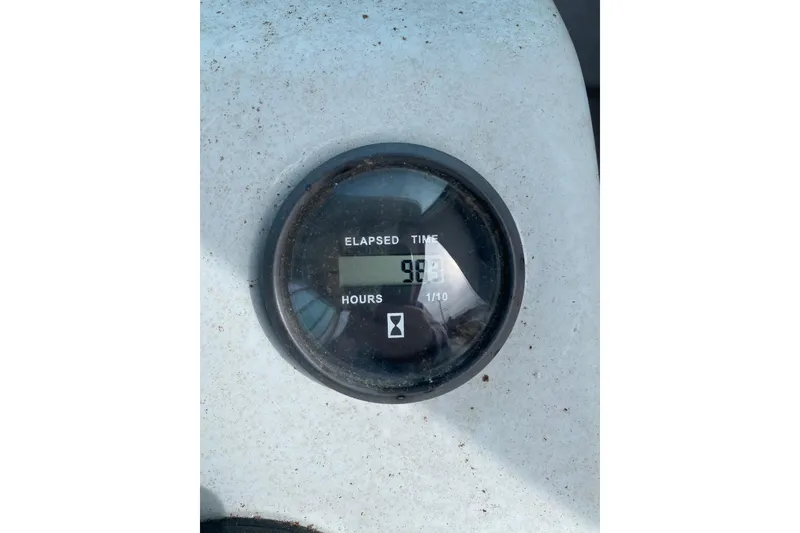 Slide: The Image of Hour meter showing 983 hours on 1985 SISU Lobster Boat, 22-foot model. - 15