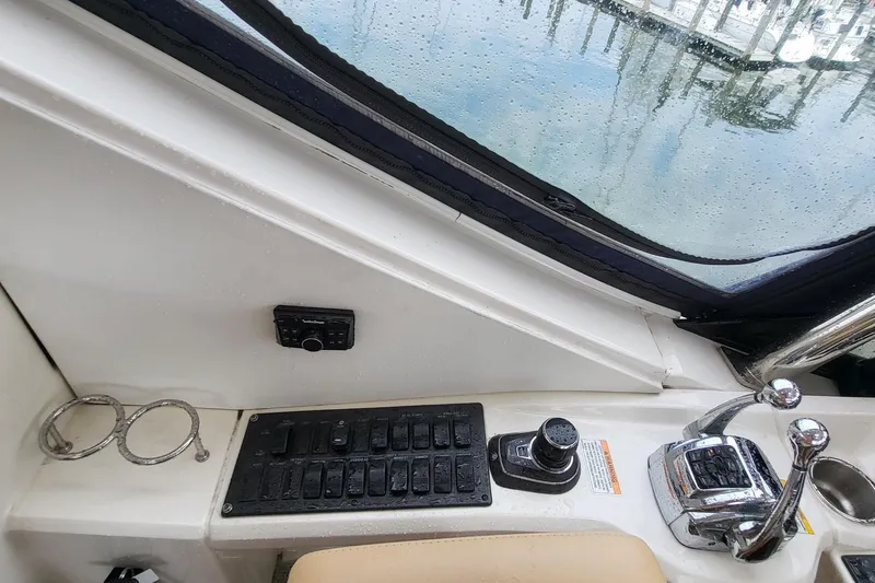 Slide: The Image of Control panel of 2018 Sea Ray L590 Fly yacht with switches and throttle levers. - 36