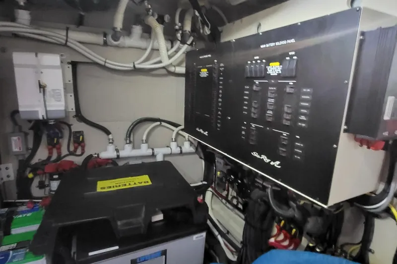 Slide: The Image of Electrical panel and battery setup in 2018 Sea Ray L590 Fly yacht. - 81