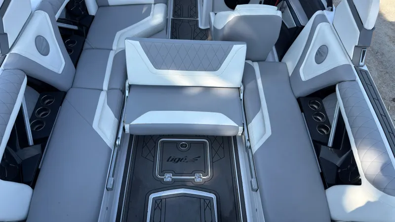 Slide: The Image of Tigé 23-ZX 2020 - 10