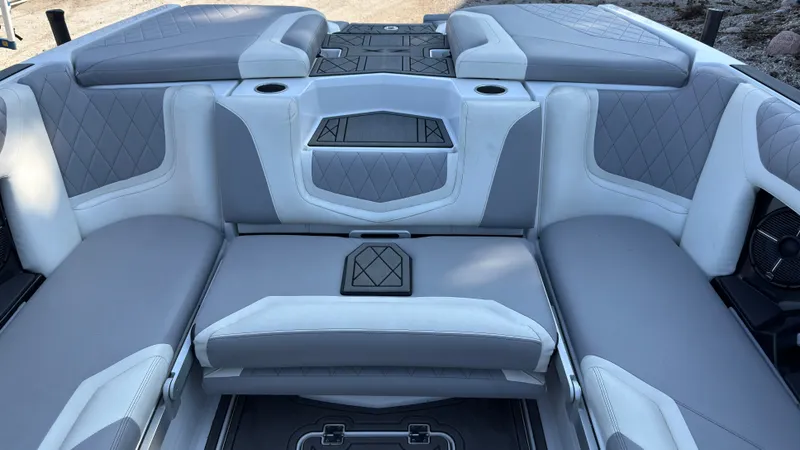 Slide: The Image of Tigé 23-ZX 2020 - 11