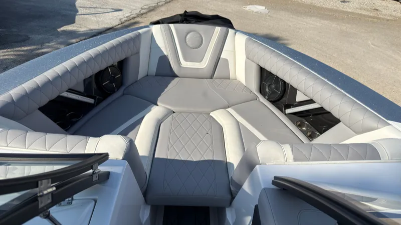 Slide: The Image of Tigé 23-ZX 2020 - 23