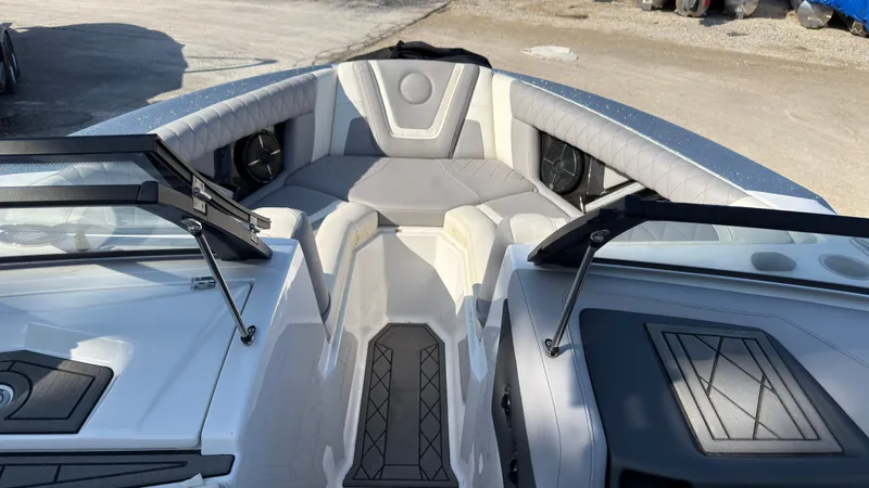 Slide: The Image of Tigé 23-ZX 2020 - 24