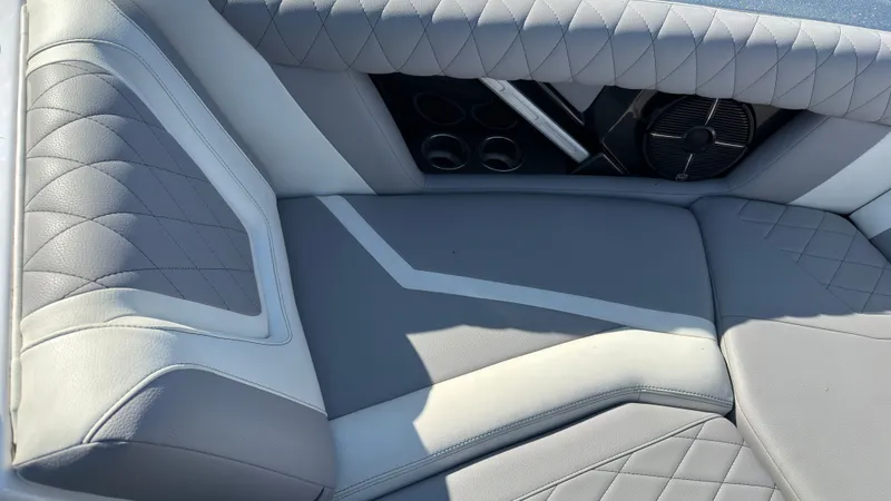 Slide: The Image of Tigé 23-ZX 2020 - 25