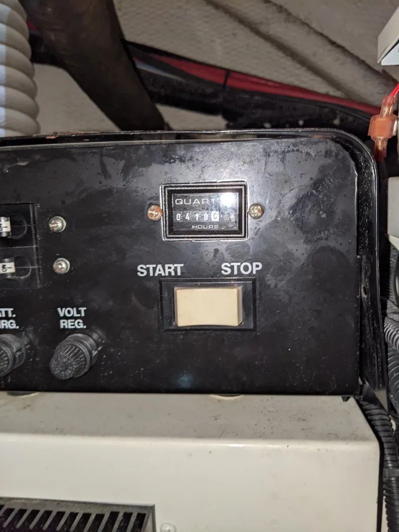 Slide: The Image of Rinker Fiesta Vee 410 2004 - 50