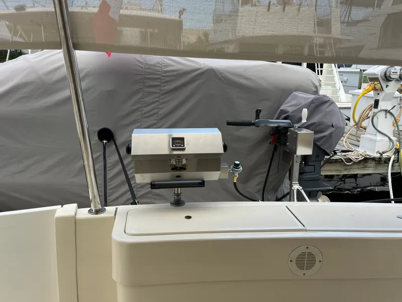 Slide: The Image of Mainship 400 Trawler 2006 - 39