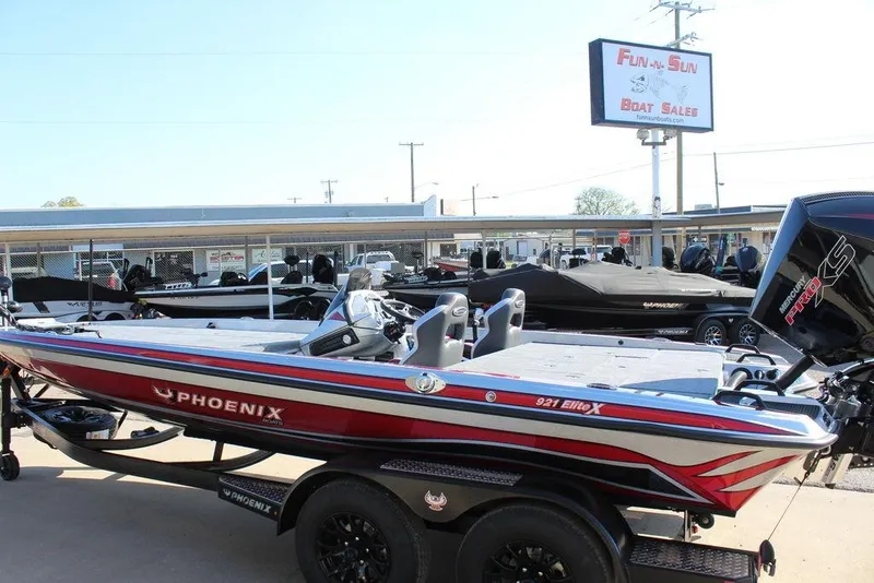 Slide: The Image of 2026 Phoenix 921 Elite X boat at Fun-N-Sun Boat Sales dealership. - 21