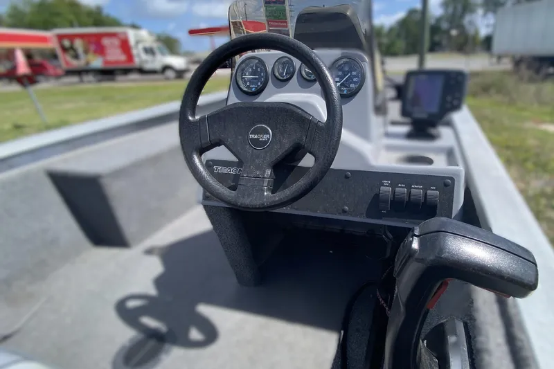 Slide: The Image of 1994 Tracker Pro Guide V-17 SC boat interior with steering wheel and control panel. - 11