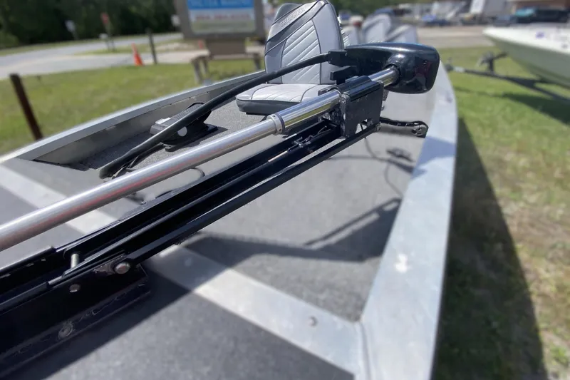 Slide: The Image of 1994 Tracker Pro Guide V-17 SC boat with trolling motor on deck. - 7