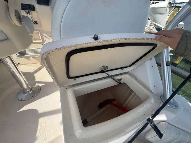 Slide: The Image of Grady-White Express 305 2007 - 28