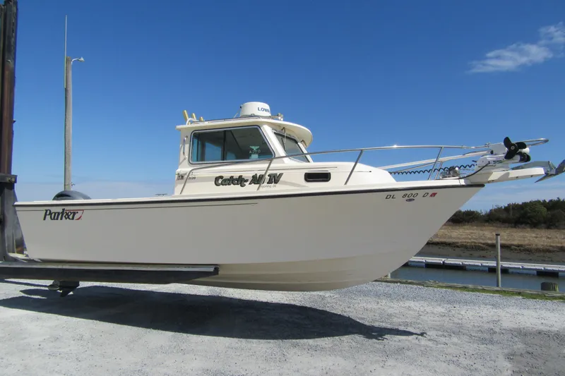 The Image of 2006 Parker 2120 Sport Cabin boat on lift, clear sky background. - 0