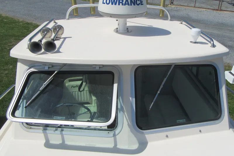 Slide: The Image of 2006 Parker 2120 Sport Cabin boat with Lowrance radar and dual horns on the roof. - 19