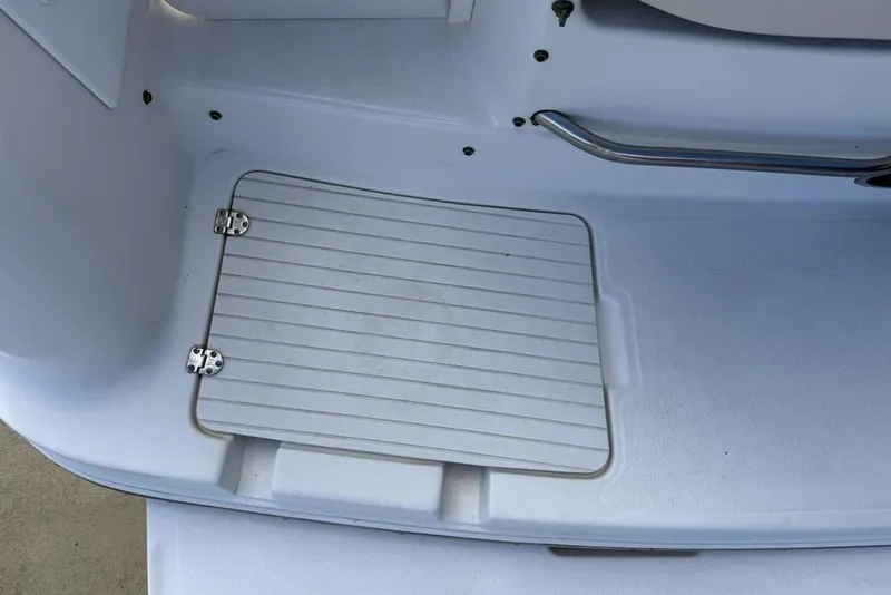 Slide: The Image of 2000 Chaparral Signature 240 boat deck with hatch and stainless steel handle. - 44
