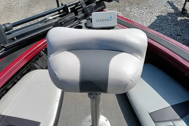 Slide: The Image of 2018 Tracker Targa V-18 Combo boat seat with Garmin device, featuring gray upholstery. - 14