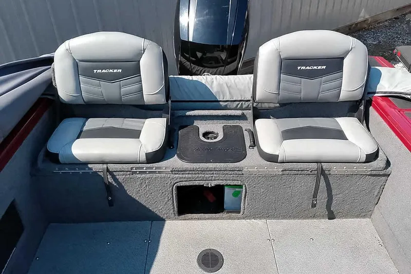 Slide: The Image of 2018 Tracker Targa V-18 Combo boat interior with two cushioned seats. - 44