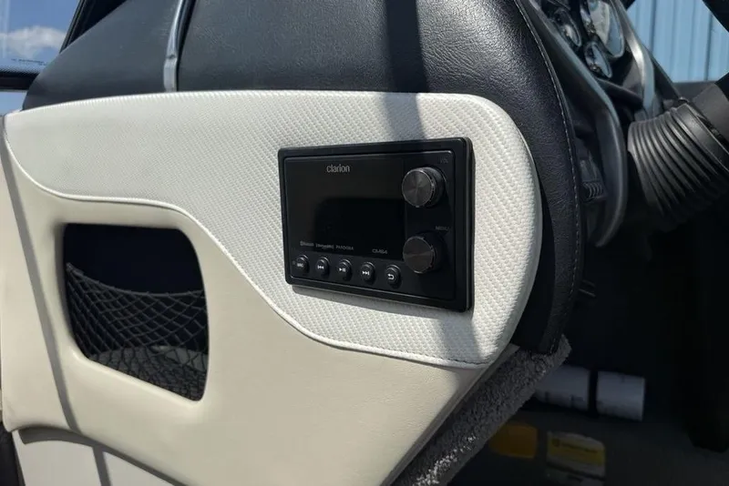 Slide: The Image of Interior of 2008 Malibu Sunscape 23 LSV featuring a Clarion audio system. - 16