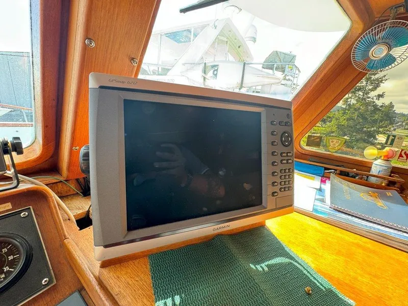 Slide: The Image of Navigation equipment on 1980 Ocean Alexander 50 MK1 yacht dashboard. - 19
