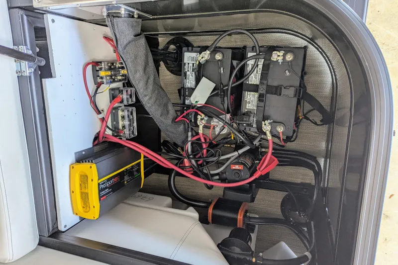 Slide: The Image of Electrical system of 2026 Trifecta 21C SS with batteries and ProSportHD2 charger. - 14