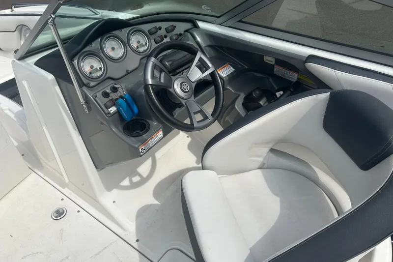 Slide: The Image of 2015 Yamaha Boats SX210 cockpit with steering wheel and instrument panel. - 11