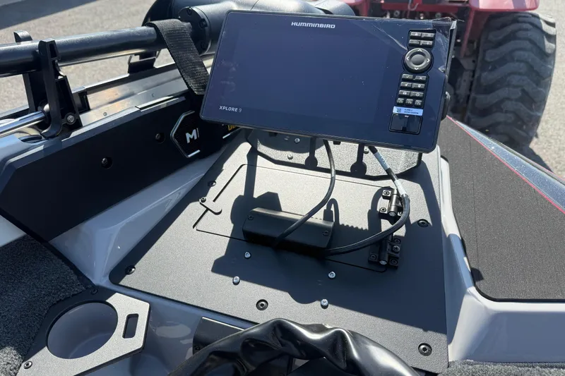 Slide: The Image of 2026 Skeeter ZXE21 boat dashboard with Humminbird Xplore 9 navigation system. - 7