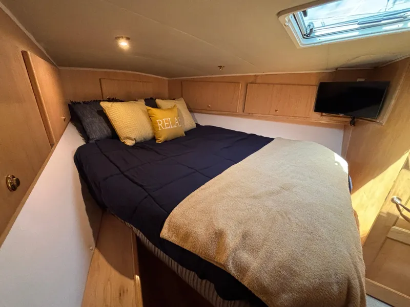 Slide: The Image of Cozy bedroom in 2000 Navigator 5300 yacht with skylight and TV. - 23