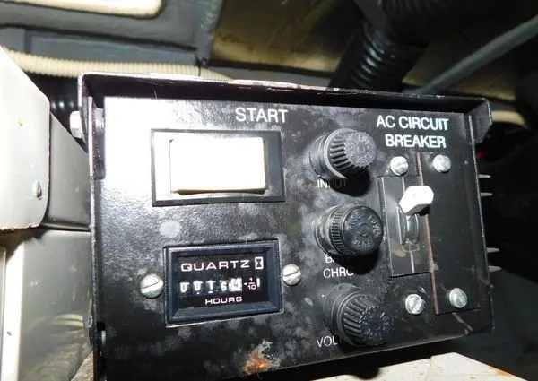 Slide: The Image of Control panel of 1995 Sea Ray 330 Express Cruiser. - 17