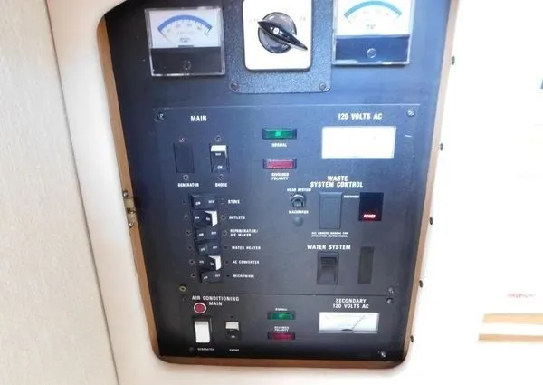 Slide: The Image of Control panel of 1995 Sea Ray 330 Express Cruiser. - 19