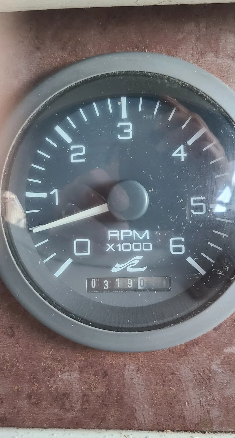 Slide: The Image of 1995 Sea Ray 330 Express Cruiser tachometer. - 9