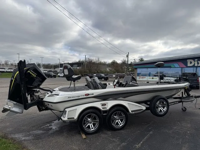 Slide: The Image of Ranger Z520R 2024 - 5