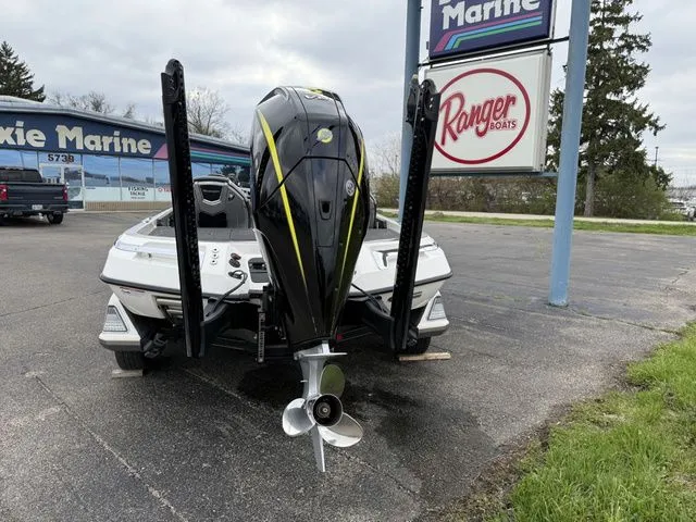 Slide: The Image of Ranger Z520R 2024 - 6