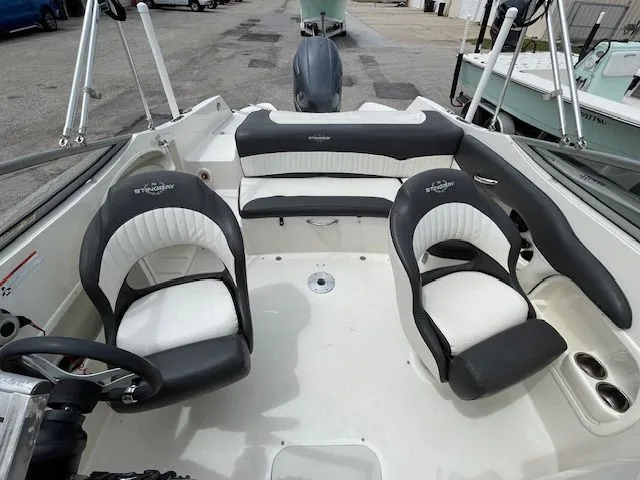 Slide: The Image of Stingray 214 LR 2016 - 10