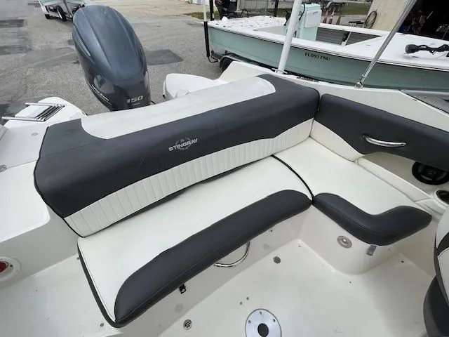 Slide: The Image of Stingray 214 LR 2016 - 13