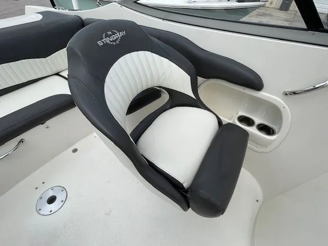 Slide: The Image of Stingray 214 LR 2016 - 14