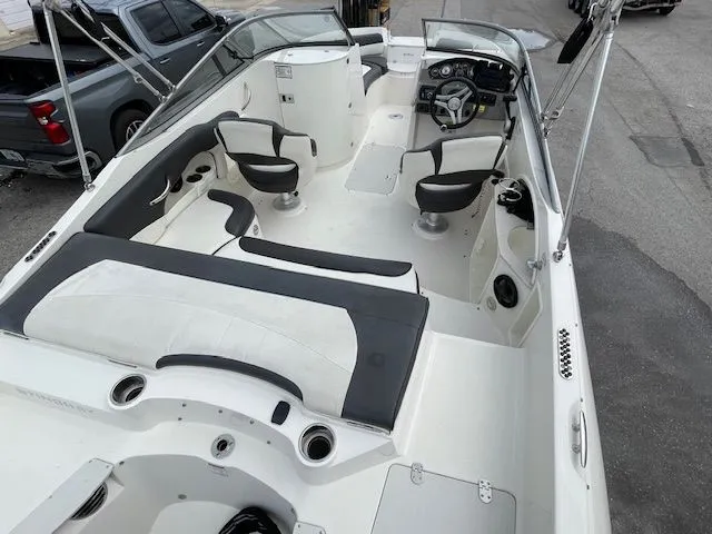 Slide: The Image of Stingray 214 LR 2016 - 19