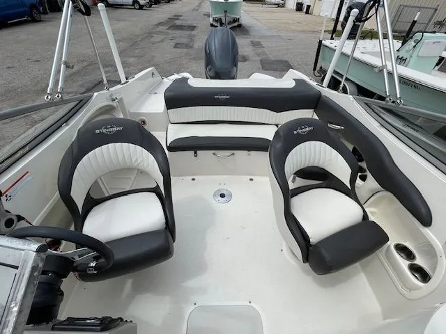 Slide: The Image of Stingray 214 LR 2016 - 9