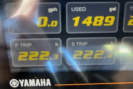 Slide: The Image of Display screen showing Yamaha engine stats: 1489 gallons used, 222.3 and 222.4 trip hours. - 7