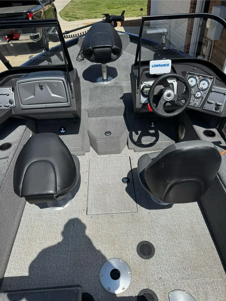 Slide: The Image of Tracker pro guide 2024 - 2