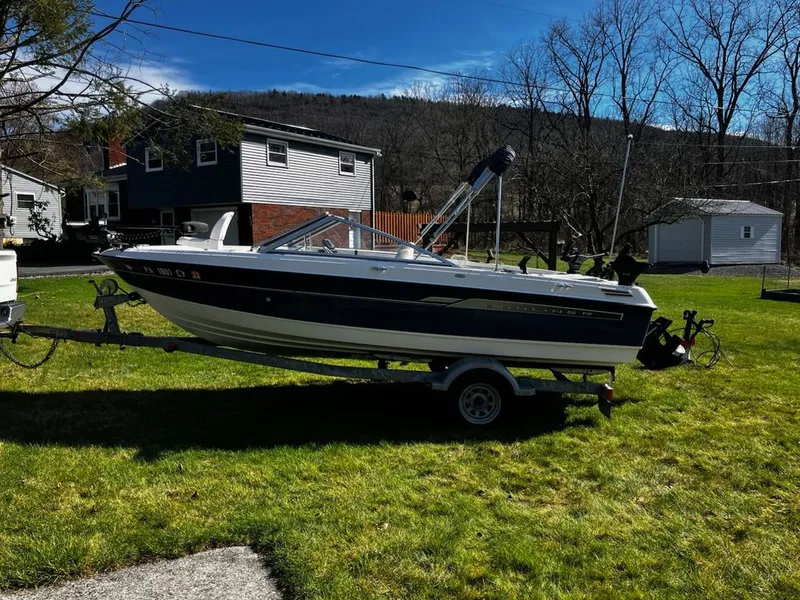 The Image of Bayliner 194 SF 2006 - 0