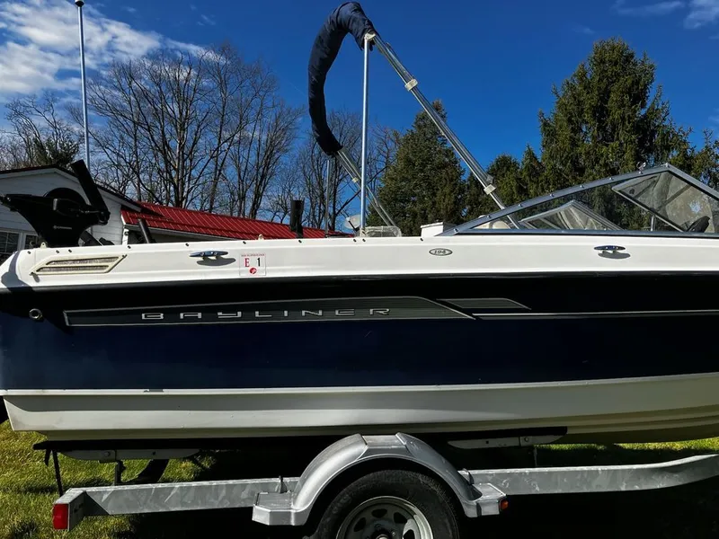 Slide: The Image of Bayliner Fish & Ski 194 SF 2006 - 1