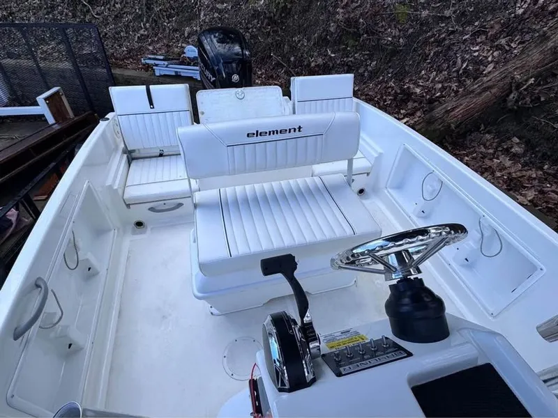 Slide: The Image of Bayliner Element F18 2019 - 11