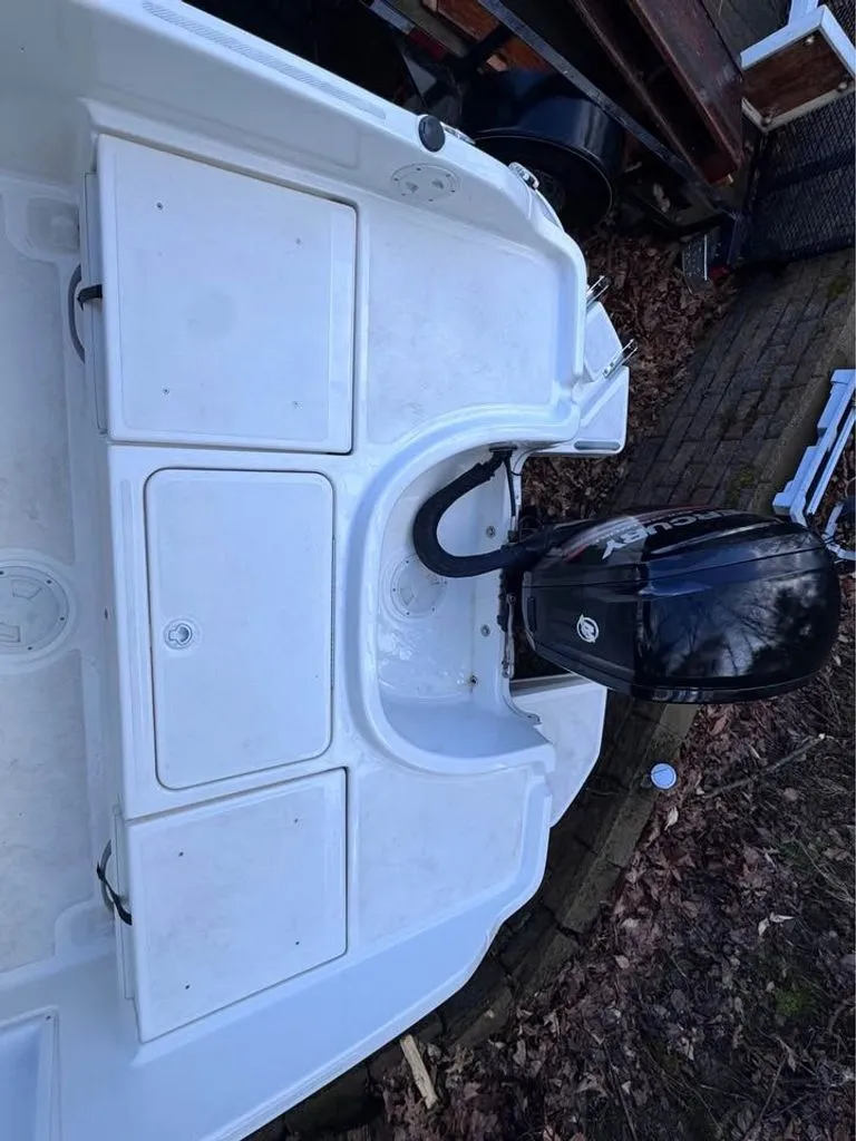 Slide: The Image of Bayliner Element F18 2019 - 15