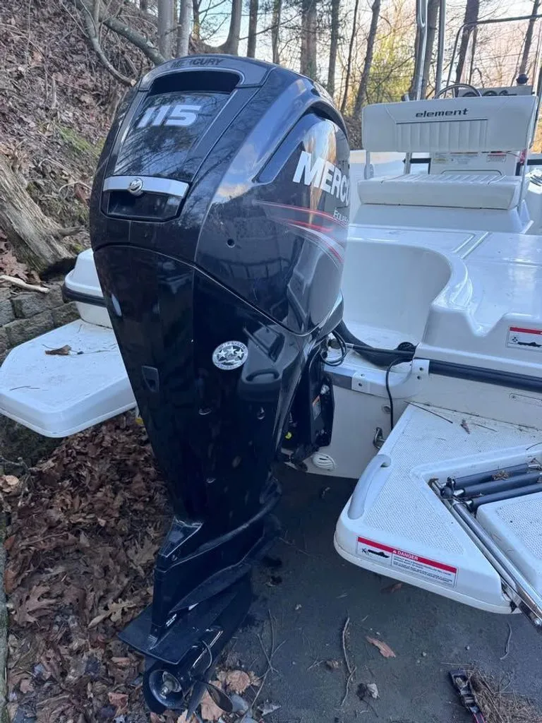 Slide: The Image of Bayliner Element F18 2019 - 17