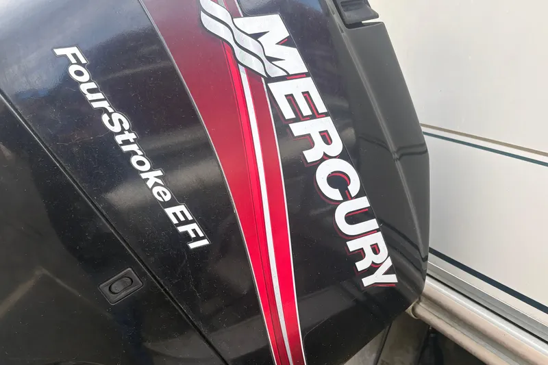 Slide: The Image of Mercury FourStroke EFI engine on 2004 Sun Tracker Party Barge 22 Regency Edition. - 6