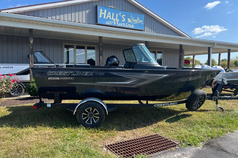The Image of 2026 Crestliner 1650 Kodiak boat displayed at Hall's Marine dealership. - 0